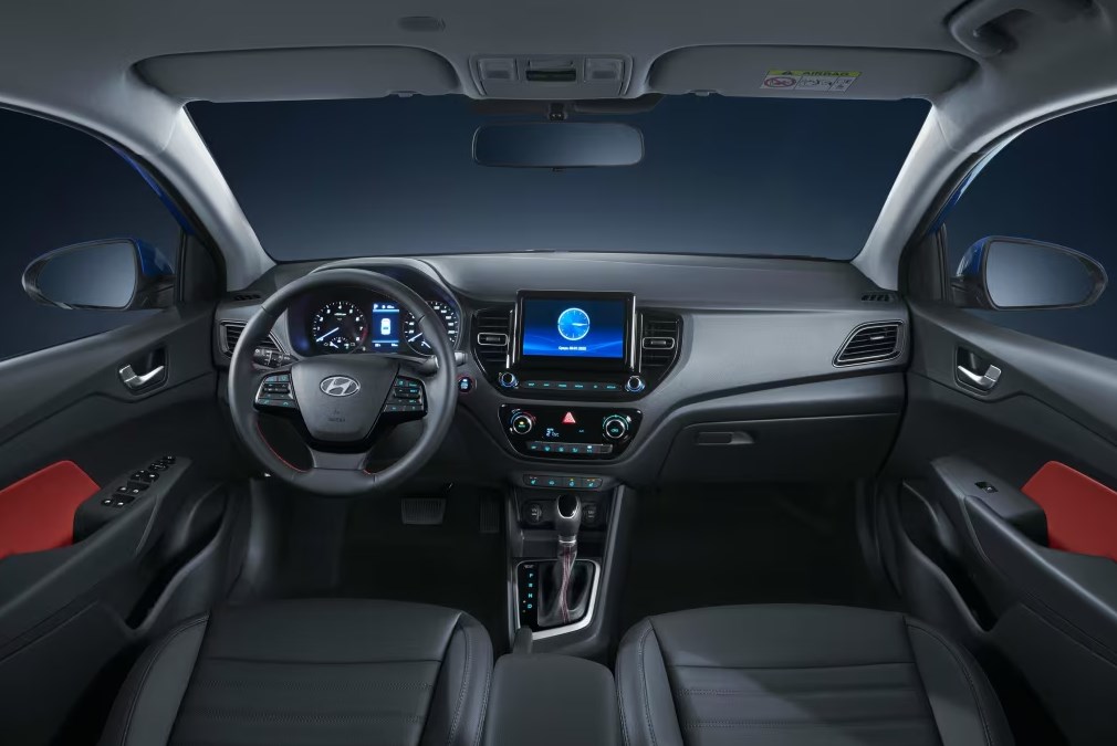 Интерьер Hyundai Solaris 2020-2022